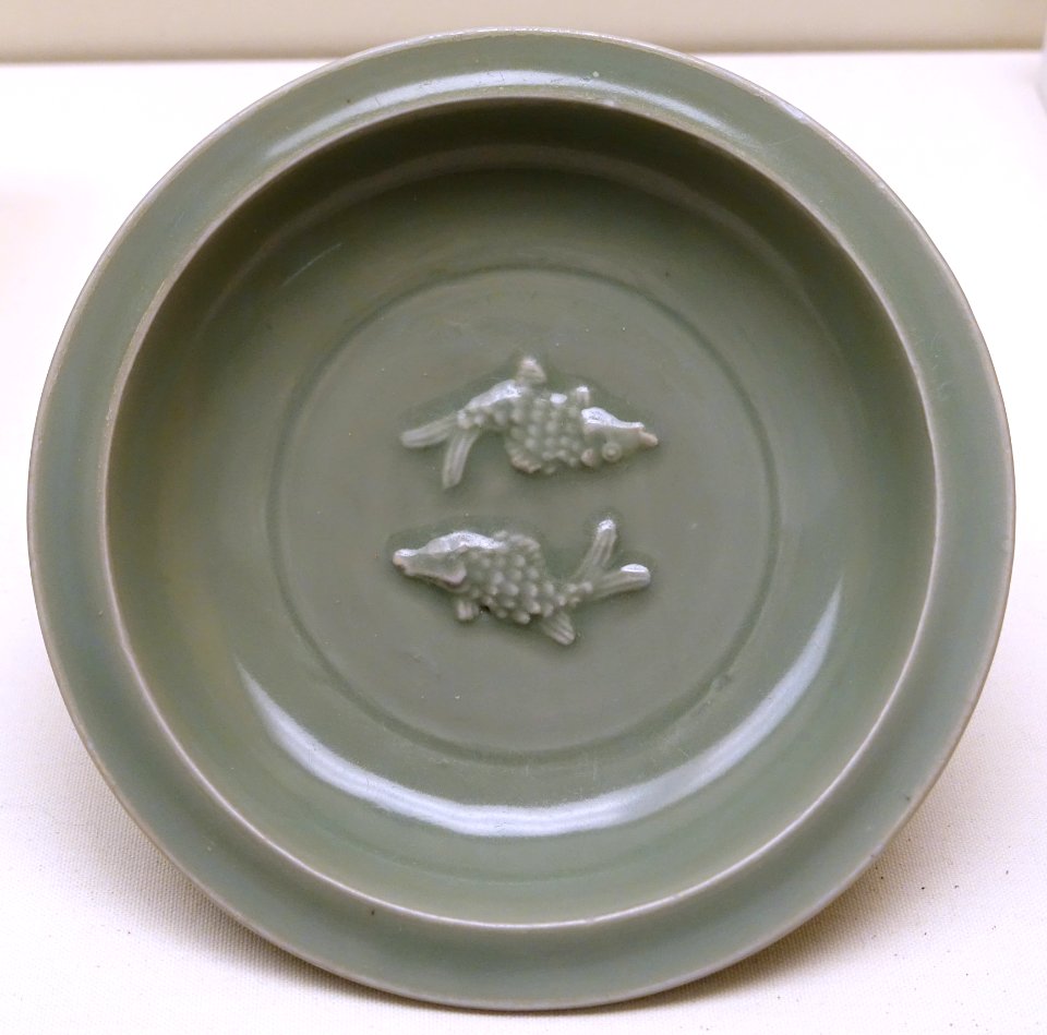 Dish with Twin Fish design, China, Longquan kilns, Zhejiang province, Southern Song dynasty, 13th century AD, longquan celadon ceramic - Ethnological Museum, Berlin - DSC01988
