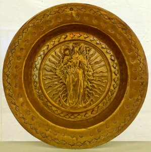 Dish with the Mary on the crescent moon, Nuremberg, early 1500s, brass - Germanisches Nationalmuseum - Nuremberg, Germany - DSC03698