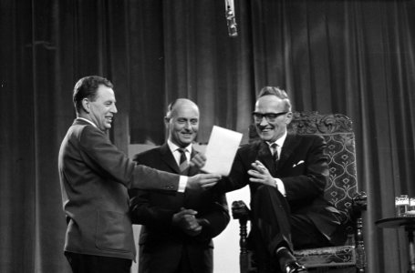 Dit is uw Leven (van Henk Oostinga , journalist ) Henk Oostinga , Otto Bonsema , Bestanddeelnr 913-3047