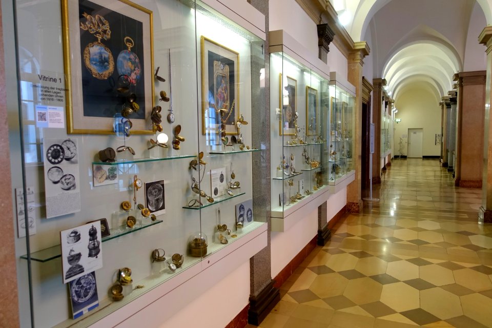 Displays - Karl Gebhardt Horological Collection - Gewerbemuseum - Nuremberg, Germany - DSC01855