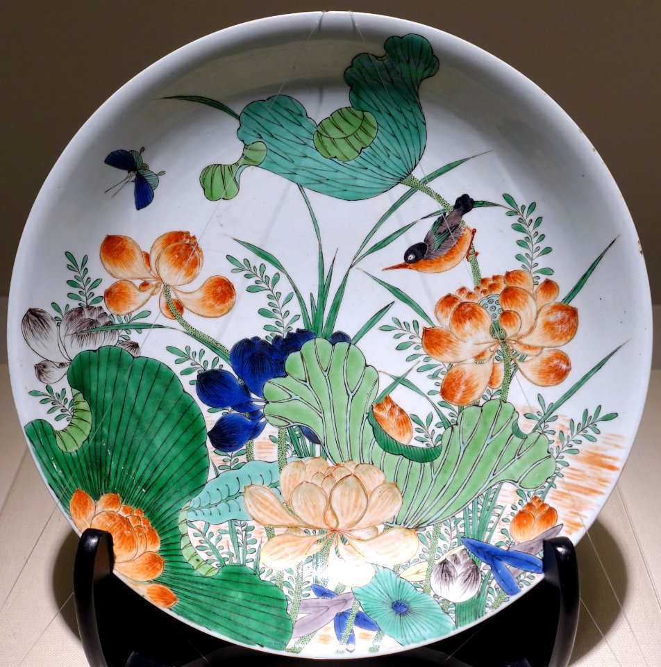 Dish with flower and bird design, China, Jingdezhen kiln, Qing dynasty, Kangxi period, 1662-1722, overglaze enamels and gold - Matsuoka Museum of Art - Tokyo, Japan - DSC07226