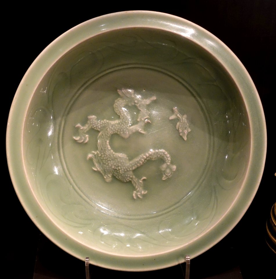 Dish with dragon and fish, Longquan ware, China, Song or Yuan dynasty, stoneware with celadon glaze - Östasiatiska museet, Stockholm - DSC09484