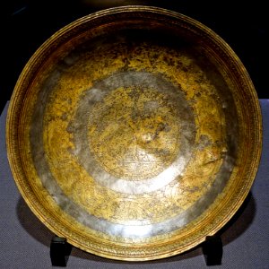 Dish with humped bull design, excavated in Iran, Late Hellenistic to Parthian period, 250-50 BC, partially gilt silver - Tokyo National Museum - Tokyo, Japan - DSC08572