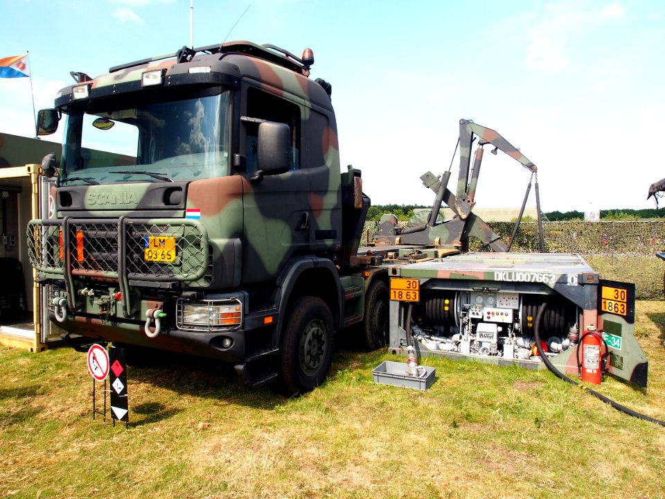DKLU007662 army transportable fuel station with SCANIA army tuck