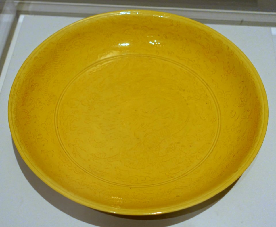 Dish with incised dragons, China, Imperial Porcelain Factory, Jingdezhen, Qing dynasty, Kangxi period, 1662-1722 AD, porcelain, enamel - Peabody Essex Museum - DSC07888