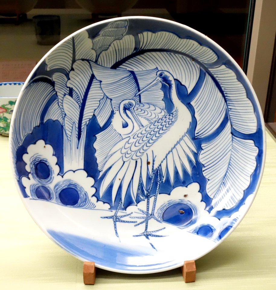 Dish with pair of cranes and banana tree design, Imari ware, Edo period, 19th century, underglaze blue - Tokyo National Museum - DSC06051
