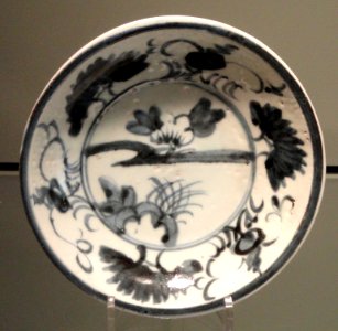 Dish with Landscape Design, c. 1620-1630, Arita, hard-paste porcelain with underglaze cobalt - Gardiner Museum, Toronto - DSC00372