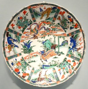 Dish with noble phoenix and mythic creatures, China, Jingdezhen, Jiangxi province, Qing dynasty, Kangxi emperor, porcelain with underglaze cobalt, overglaze polychrome - Asian Art Museum of San Francisco - DSC01590