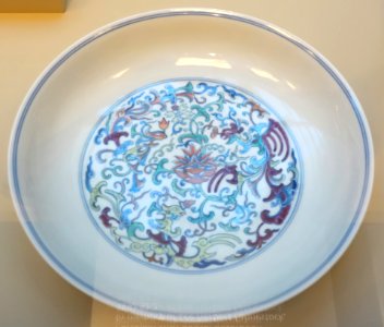 Dish with floral scrolls, China, Jingdezhen, Jiangxi province, Qing dynasty, Jiaqing emperor, porcelain with doucai - Asian Art Museum of San Francisco - DSC01412