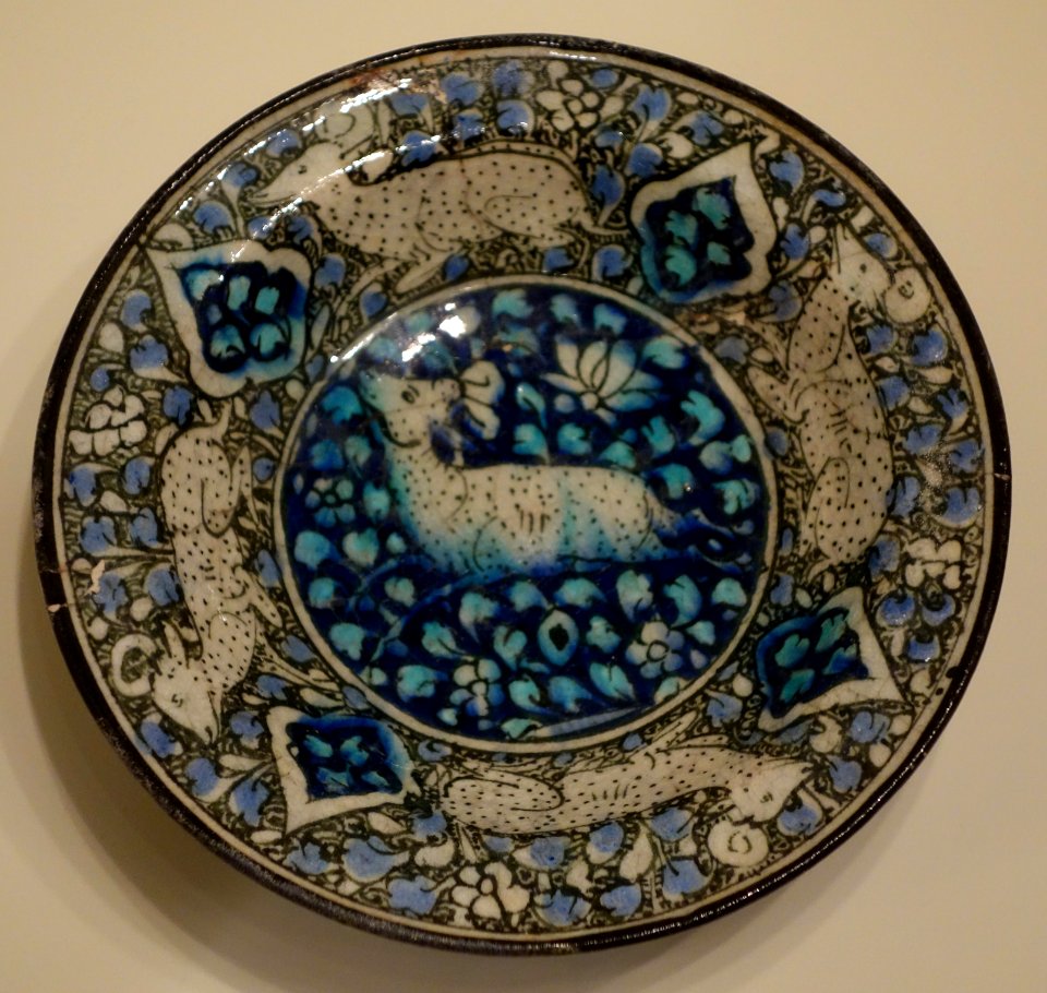Dish with running quadrupeds, Sultanabad ware, Iran, Ilkhanid period, first half of 14th century, earthenware with underglaze painting in blue, black, turquoise - Cincinnati Art Museum - DSC04050