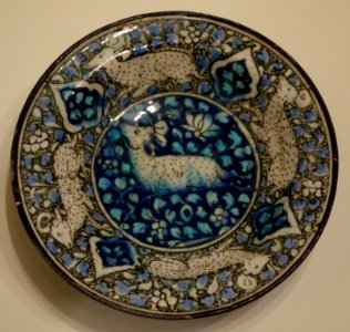 Dish with running quadrupeds, Sultanabad ware, Iran, Ilkhanid period, first half of 14th century, earthenware with underglaze painting in blue, black, turquoise - Cincinnati Art Museum - DSC04050