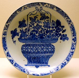 Dish with flower basket, China, Qing dynasty, Kangxi period, 1662-1722, blue and white porcelain - Ethnological Museum, Berlin - DSC02019