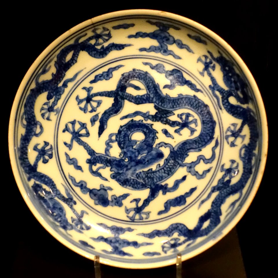 Dish with dragon with five claws, clouds, and lucky symbols, China, Ming dynasty, Jiajing period, 1522-1566, porcelain - Östasiatiska museet, Stockholm - DSC09470