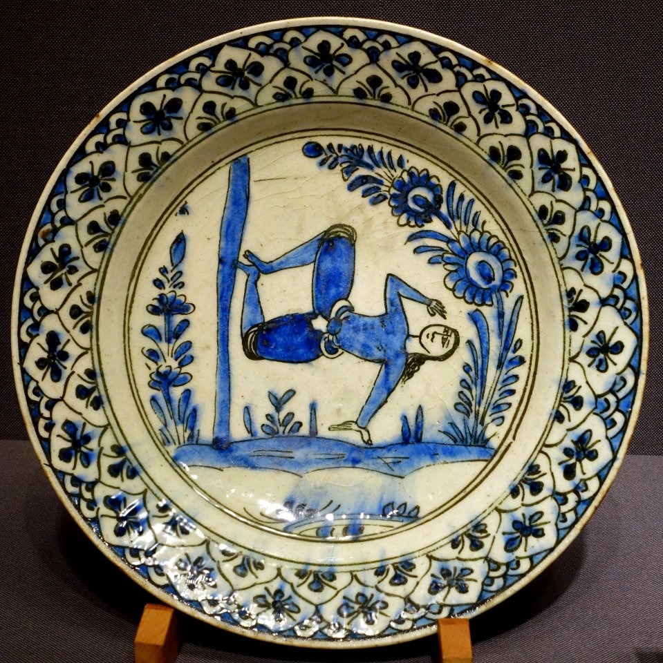 Dish with dancing figure, excavated in Iran, Islamic period, 1600s AD, glazed ceramic - Tokyo National Museum - Tokyo, Japan - DSC08593