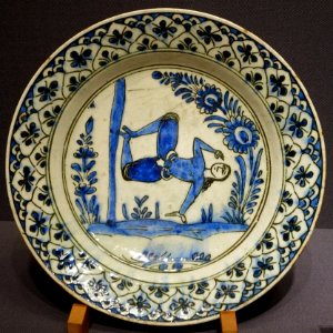 Dish with dancing figure, excavated in Iran, Islamic period, 1600s AD, glazed ceramic - Tokyo National Museum - Tokyo, Japan - DSC08593