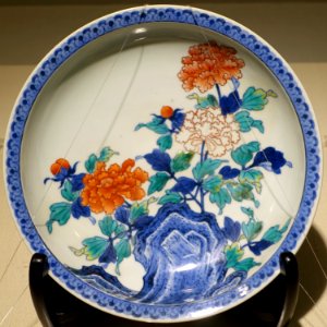 Dish with rock and peony design, Japan, Arita, Edo period, 17th-18th century AD, enamelled Nabeshima ware - Matsuoka Museum of Art - Tokyo, Japan - DSC07220