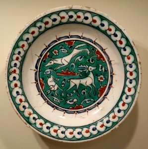 Dish with coursing hound, hare, and stag, Iznik ware, Turkey, Iznik, Ottoman period, c. 1580-1585, earthenware with underglaze polychrome painting - Cincinnati Art Museum - DSC04099