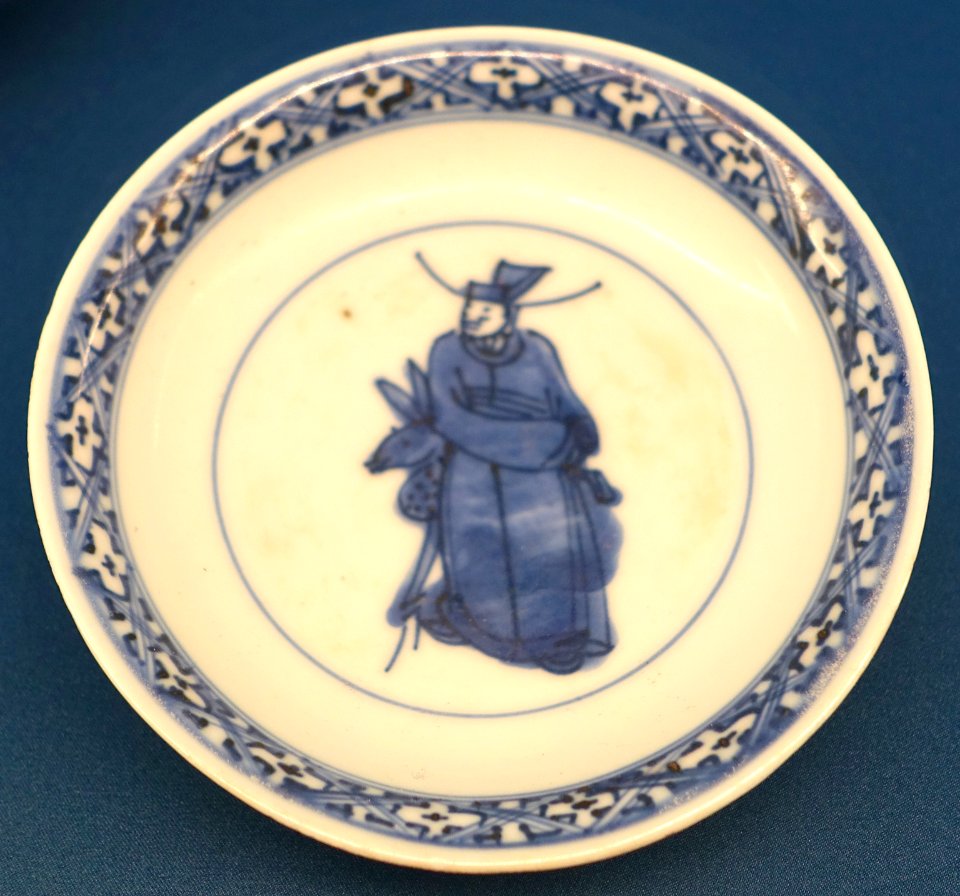 Dish with figure design of celestial official and sika deer, Ming dynasty, salvaged from the shipwreck of the Nan'ao No. 1, Nan'ao, Shantou - Hong Kong Museum of History - DSC00887
