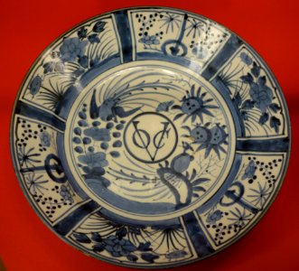 Dish with initials of the Vereinigte Ostindische Kompanie (VOC), Jingdezhen, China, 1880-1900 - Winterthur Museum - DSC01572
