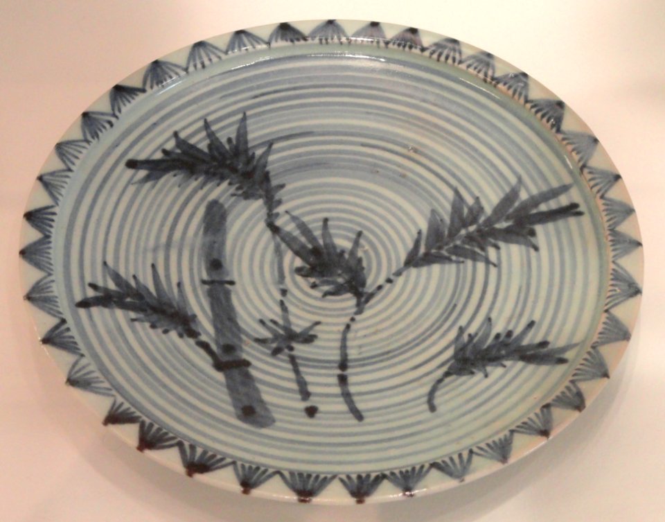 Dish with Bamboo Design, c. 1630-1640, Arita, glazed porcelain with underglaze cobalt - Gardiner Museum, Toronto - DSC00449
