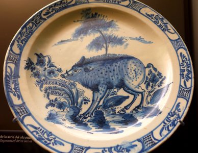 Dish with boar, segmented brim series, c. 1770-1880 - Alcázar of Seville, Spain - DSC07364