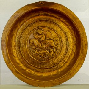 Dish with St. George and tendril decoration, probably Nuremberg, 1500s, brass - Germanisches Nationalmuseum - Nuremberg, Germany - DSC03690