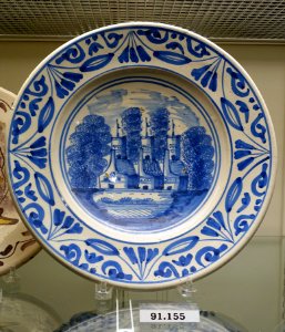 Dish, Brislington or London, England, 1680-1690, tin-glazed earthenware, item HD 91.155 - Flynt Center of Early New England Life - Deerfield, Massachusetts - DSC04235
