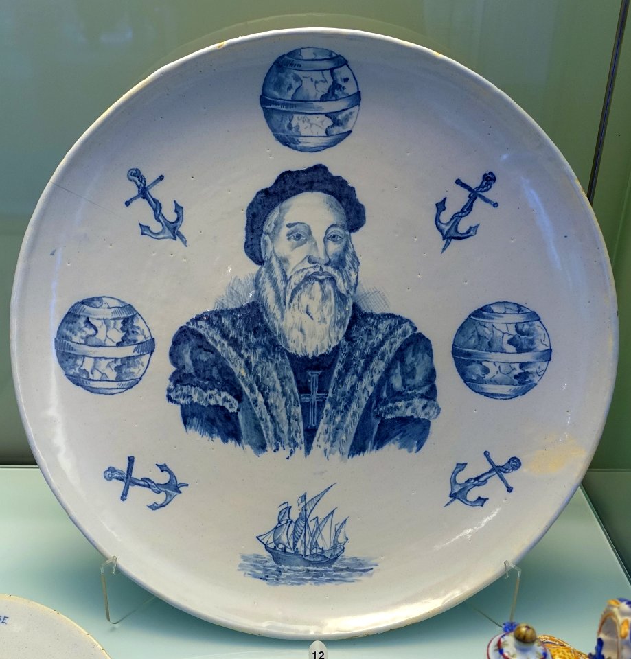 Dish, 1898, faience - Fábrica de Carvalhinho - Museu Nacional de Soares dos Reis - Porto, Portugal - DSC00434