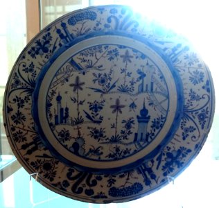 Dish, 1650-1700, faience - Museu Nacional de Soares dos Reis - Porto, Portugal - DSC00336