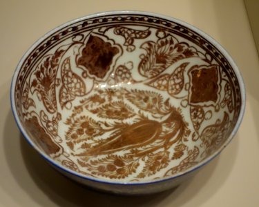 Dish, Iran, Safavid period, 2nd half of 17th century, earthenware with overglaze luster painting - Cincinnati Art Museum - DSC04133