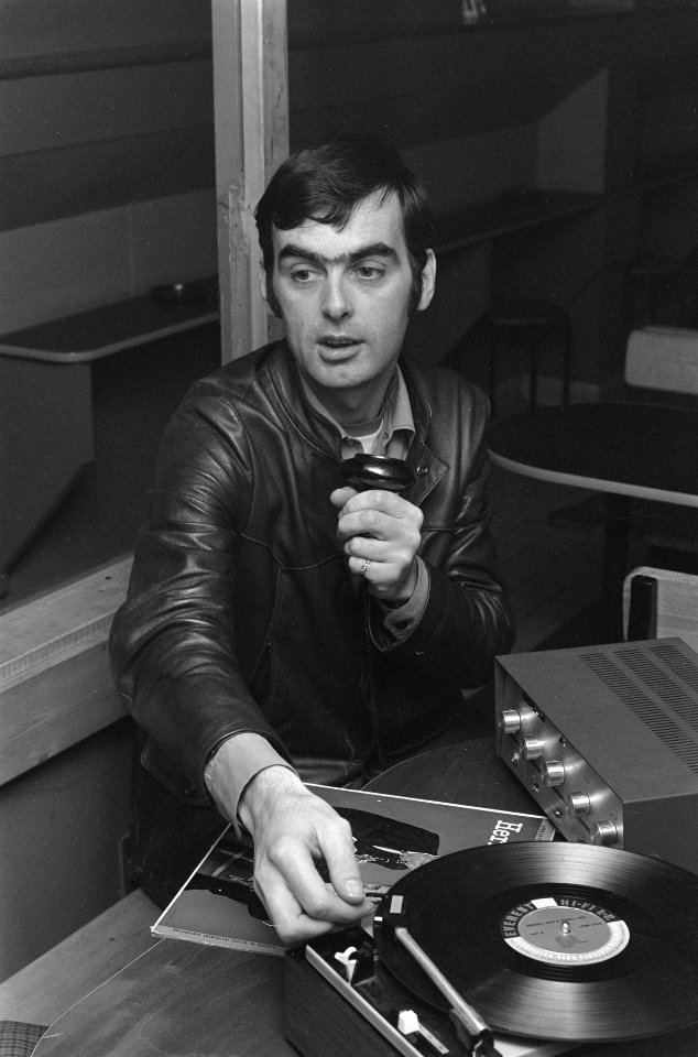 Disc-jockey Emil Le Clerq (opdracht Gelderlander), Bestanddeelnr 922-0587