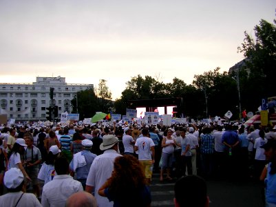 Discurs Băsescu 3, protest Piaţa Revoluţiei 26-7-12 photo