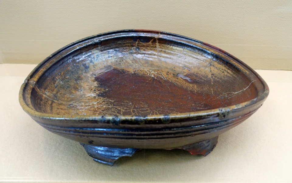 Dish, Bizen ware, Momoyama period, 1500s AD, ceramic - Hakone Museum of Art - Hakone, Kanagawa, Japan - DSC08263