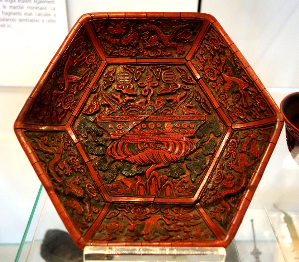 Dish, China, Ming dynasty, Jiajing period, 1522-1566, colored lacquer on a fabric base - Royal Ontario Museum - DSC03962