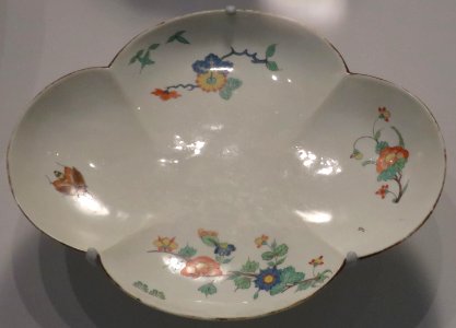 Dish, c. 1730, Chantilly, soft-paste porcelain, Honolulu Museum of Art 7026.1