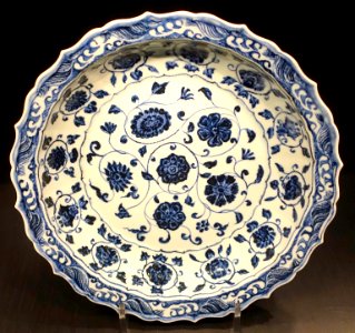 Dish, China, Ming dynasty, Yongle (1403-1424), porcelain with underglaze blue - Östasiatiska museet, Stockholm - DSC09451