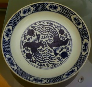 Dish, China, Ming dynasty, mid 1500s AD, ceramic - Museu Nacional de Soares dos Reis - Porto, Portugal - DSC00520
