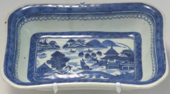 Dish, 19th century, Chinese, export ware, porcelain, Honolulu Museum of Art 8197.1