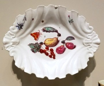Dish, Chelsea manufactory, England, 1750-1752, soft-paste porcelain, enamels - Museum of Fine Arts, Boston - 20180922 145936