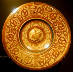 Dish, 17th century, luster - Alcázar of Seville, Spain - DSC07351
