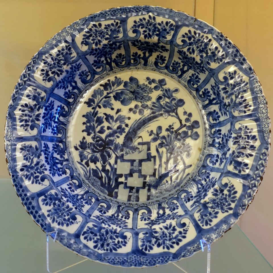 Dish, China, Qing dynasty, Kangxi period, 1662-1722 AD, ceramic - Museu Nacional de Soares dos Reis - Porto, Portugal - DSC00525