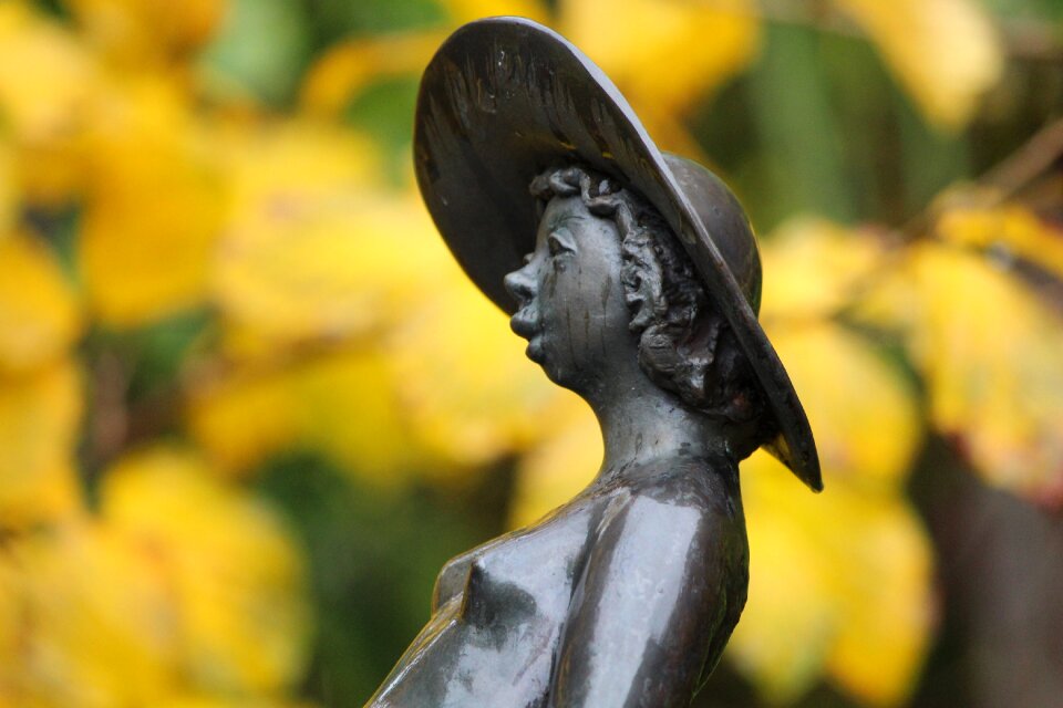 Artifice figures metal
