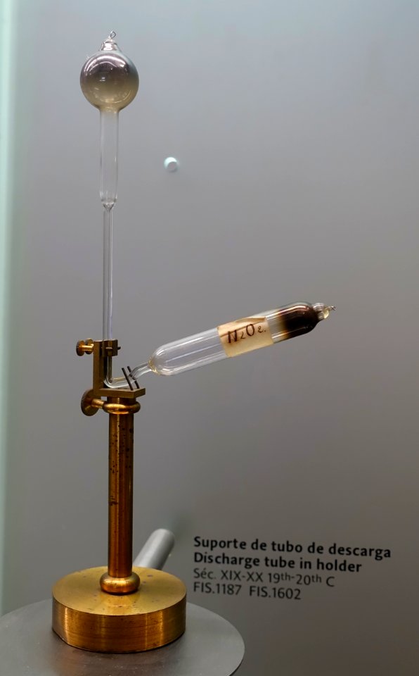 Discharge tube in holder, 19th-20th century - Museu da Ciência da Universidade de Coimbra - University of Coimbra - Coimbra, Portugal - DSC09095