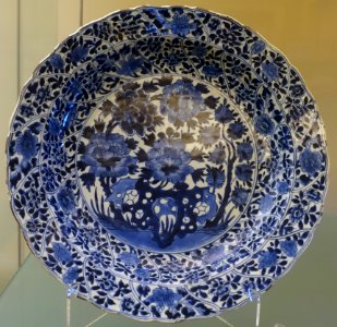 Dish, China, Qing dynasty, Kangxi period, 1662-1722 AD, ceramic - Museu Nacional de Soares dos Reis - Porto, Portugal - DSC00524