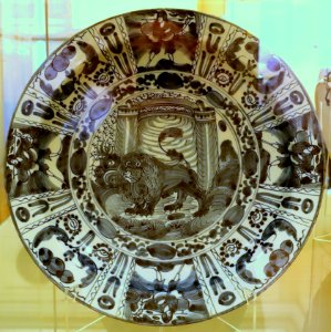 Dish, Delft, 17th-18th century, faience - Museu Nacional de Soares dos Reis - Porto, Portugal - DSC00349