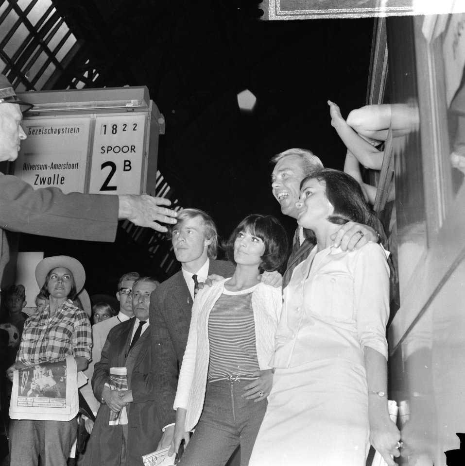 Discobal in de trein Amsterdam Zwolle, Herman Stok, Bestanddeelnr 918-0592