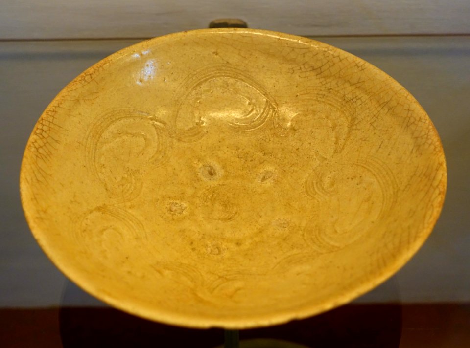 Dish, Ly dynasty, 11th-13th century AD, stoneware - Museum of Vietnamese History - Ho Chi Minh City - DSC06181