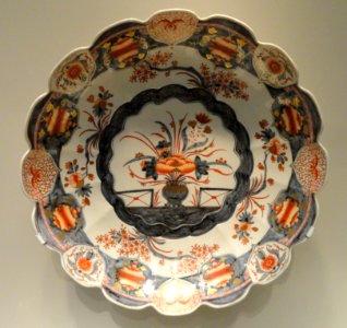 Dish, 1725-1730, Du Paquier Porcelain Manufactory, Vienna, porcelain, underglaze blue, iron-red enamel, gilding - Art Institute of Chicago - DSC00063