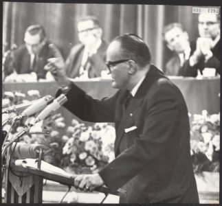 Discussie op de k v p partijraad over de mogelijke afsplitsing van de radicalen , Bestanddeelnr 091-1293