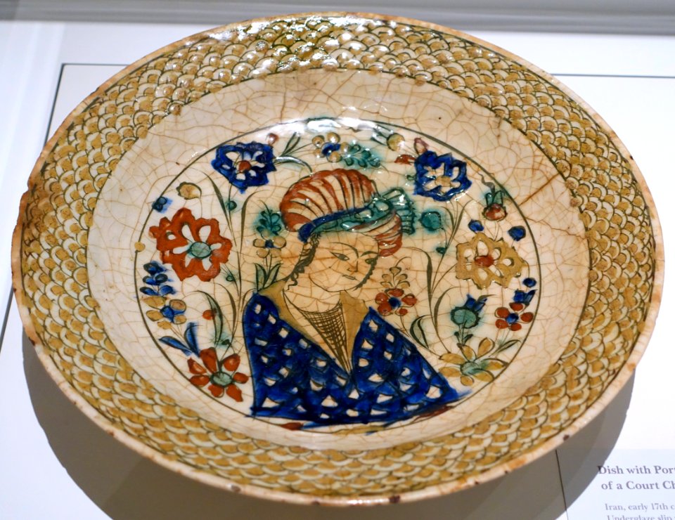 Dish with a portrait of a court character, Iran, early 17th century AD, underglaze-painted fritware - Aga Khan Museum - Toronto, Canada - DSC06989